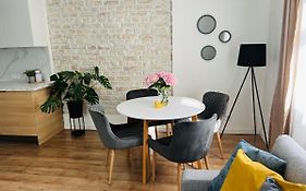 The Right Coast Apartment With Free Private Parking