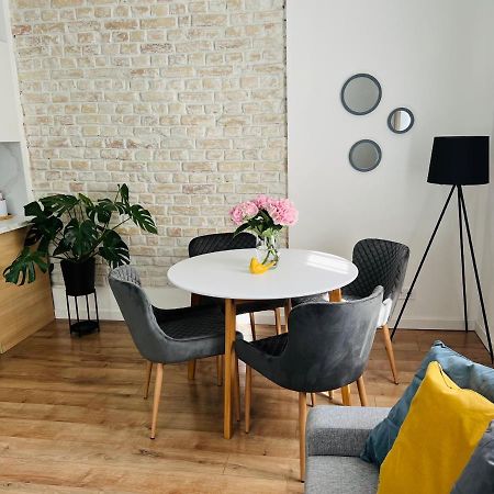 The Right Coast Apartment With Free Private Parking Riga Exterior foto