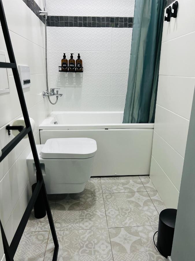 The Right Coast Apartment With Free Private Parking Riga Exterior foto